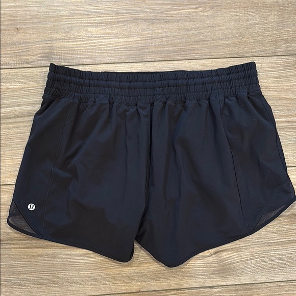 Lululemon Athletica Black Athletic Shorts Lightweight Moisture-Wicking - Picture 2 of 2